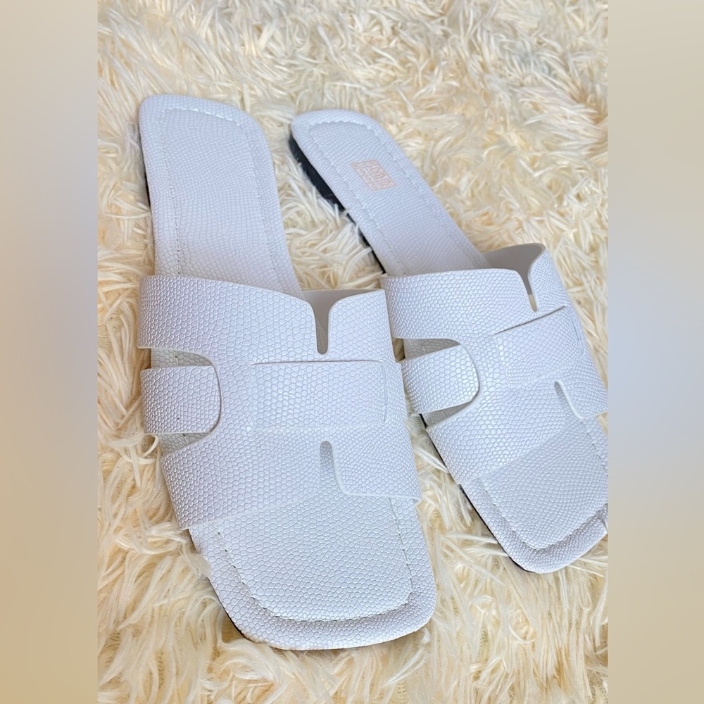 Women slide sandals color white